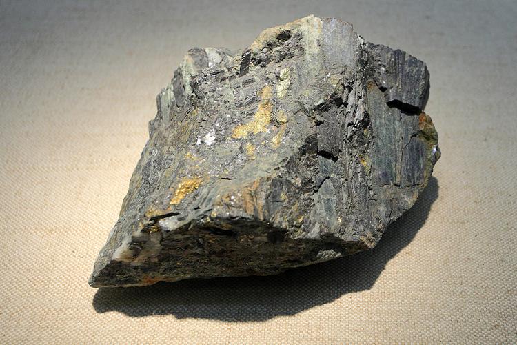 中信证券:钨矿开采指标收紧,钨价中枢有望上移